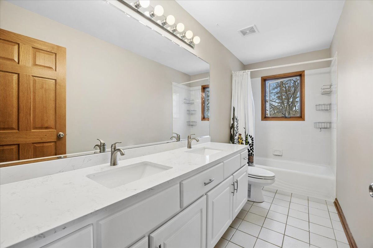 12013 S 73rd Avenue, Palos Heights, IL 60463