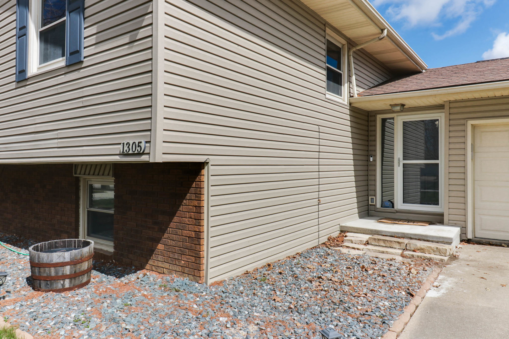 1305 Nicki Drive, Bloomington, IL 61704