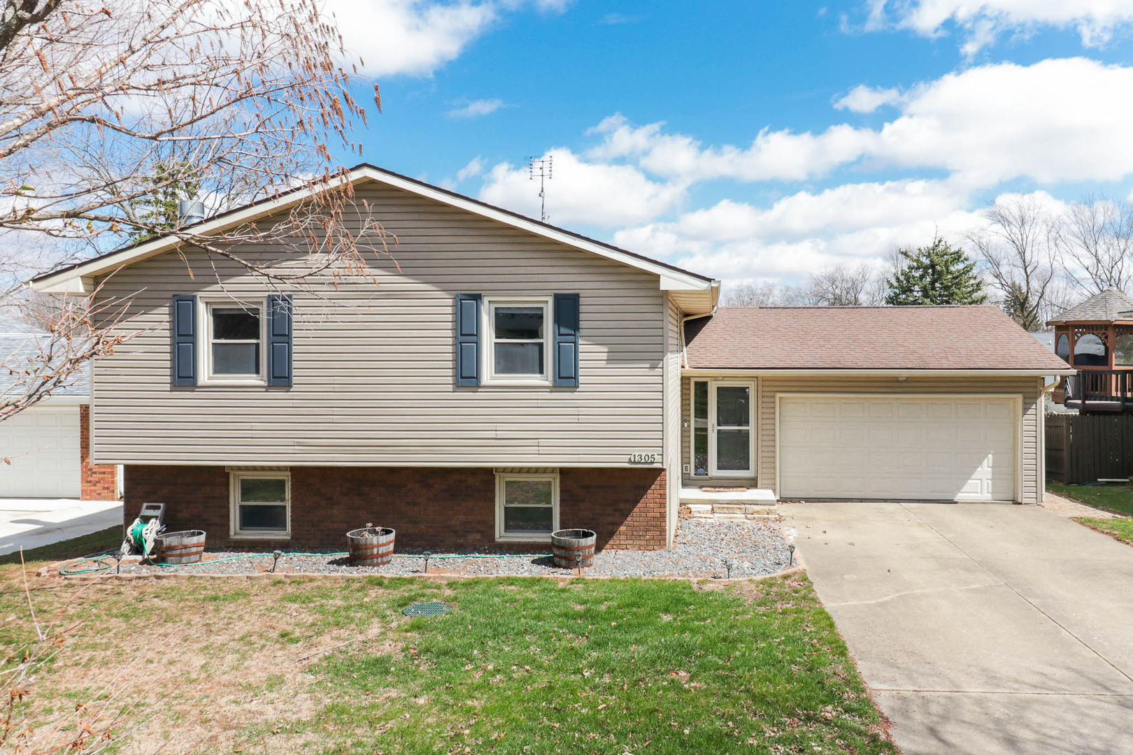 1305 Nicki Drive, Bloomington, IL 61704