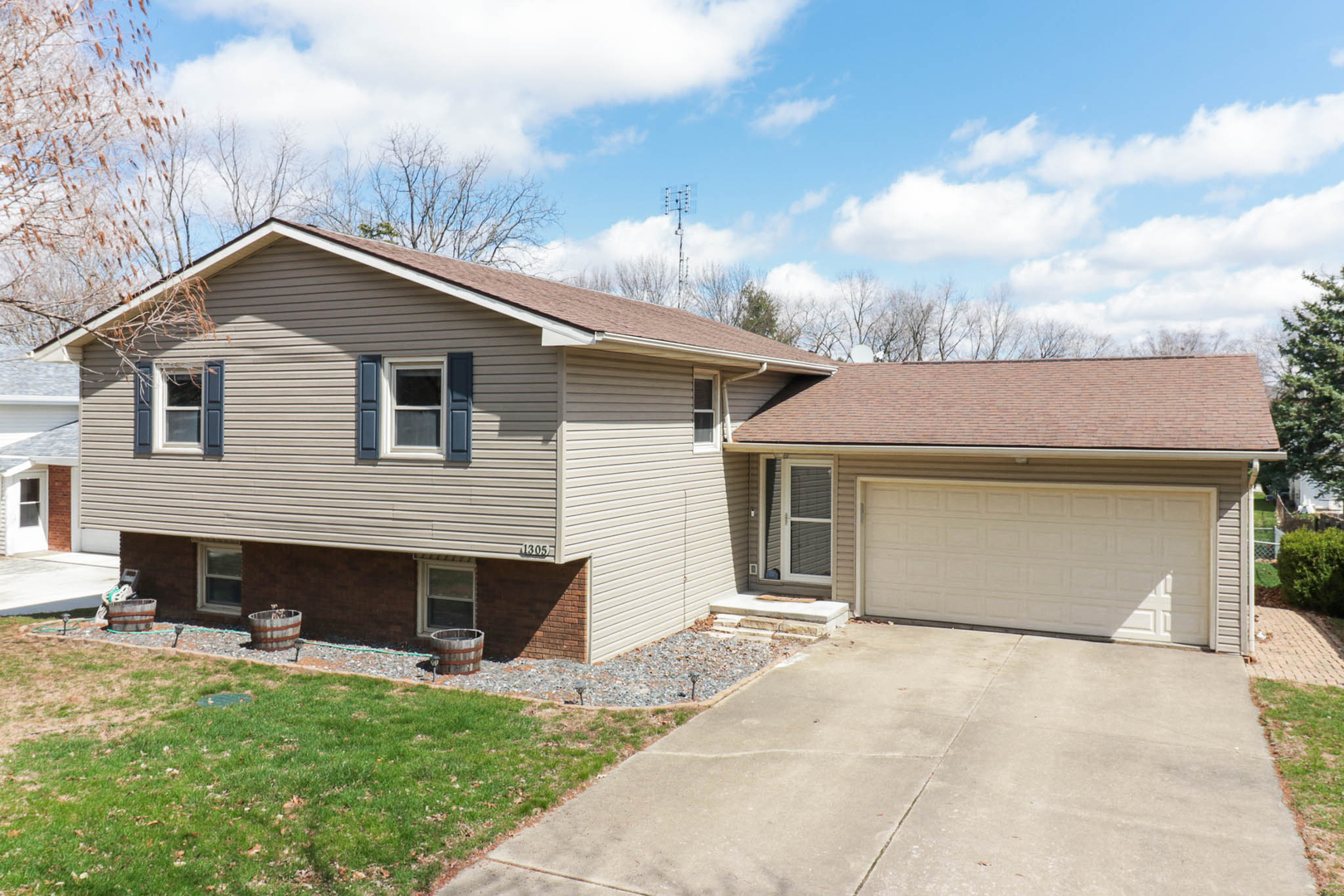 1305 Nicki Drive, Bloomington, IL 61704