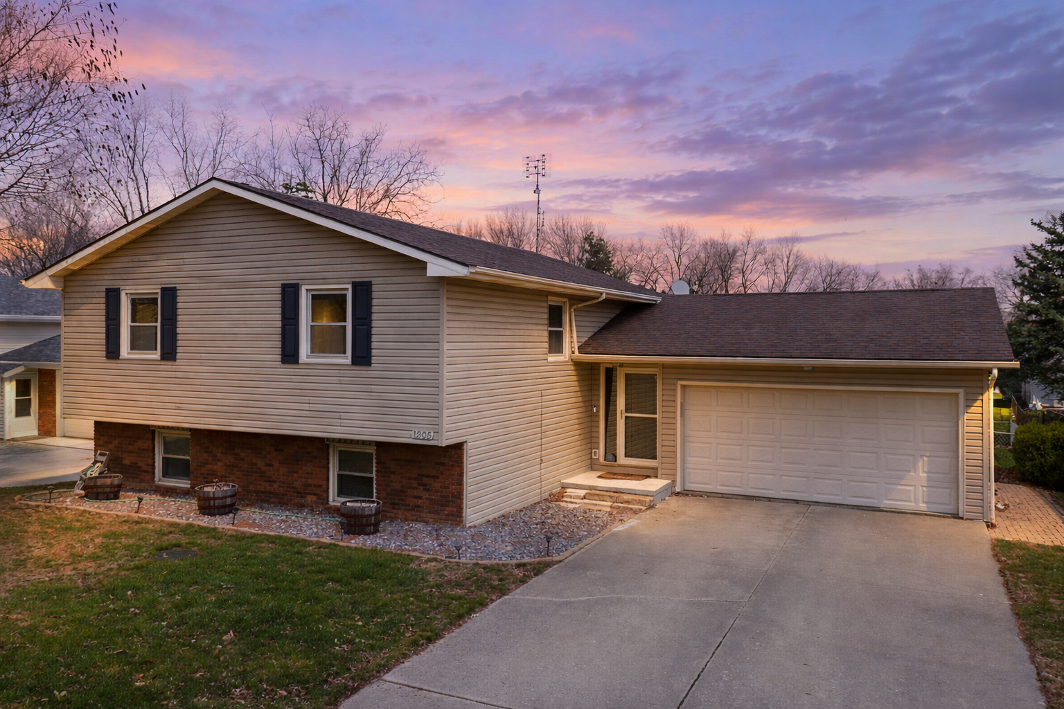 1305 Nicki Drive, Bloomington, IL 61704