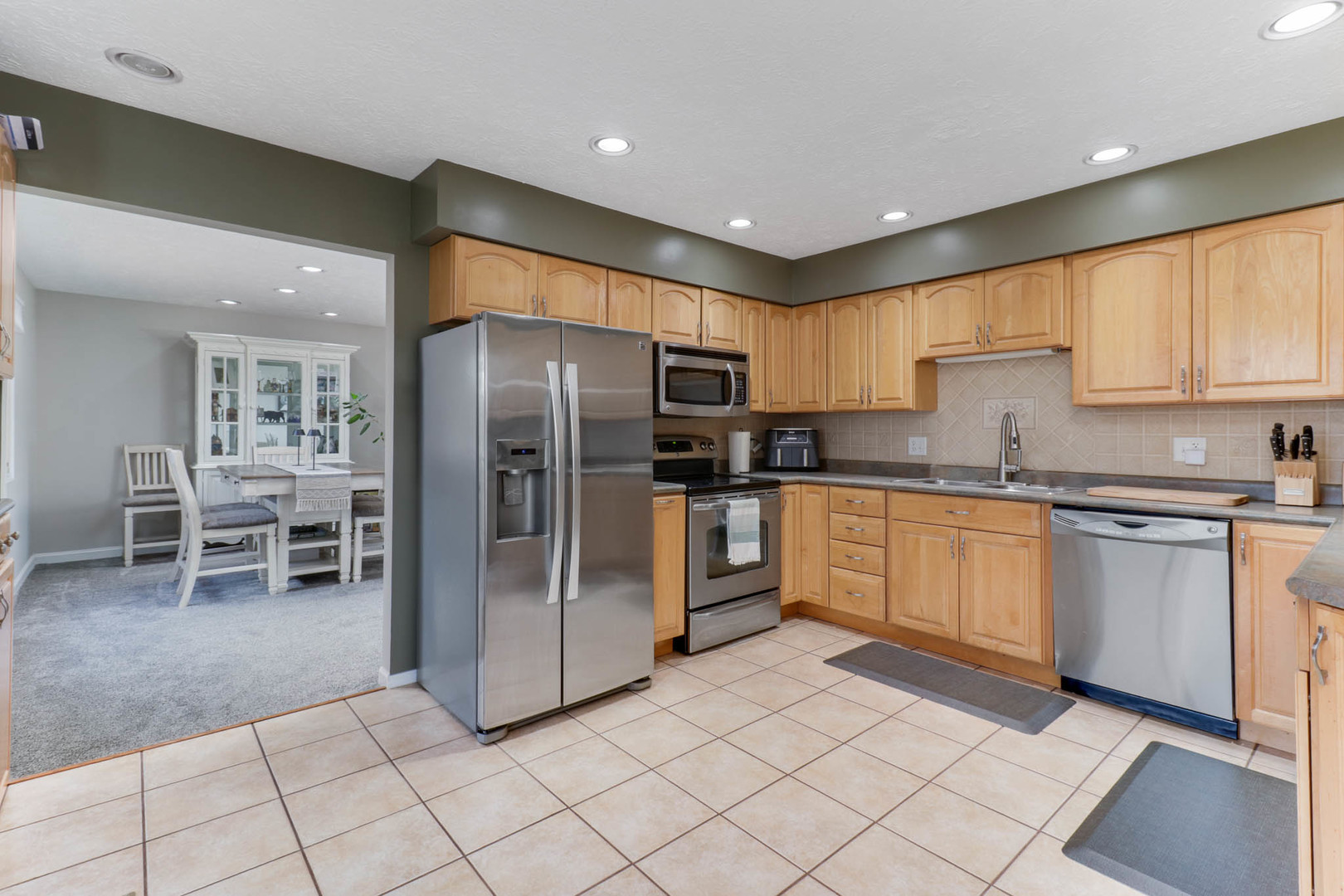 1305 Nicki Drive, Bloomington, IL 61704