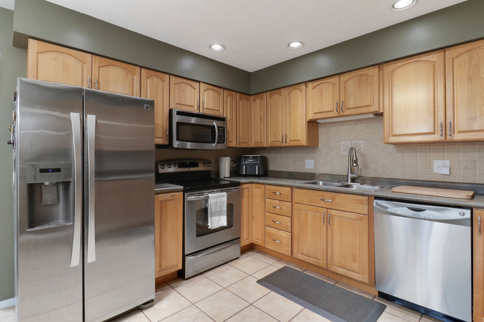 1305 Nicki Drive, Bloomington, IL 61704