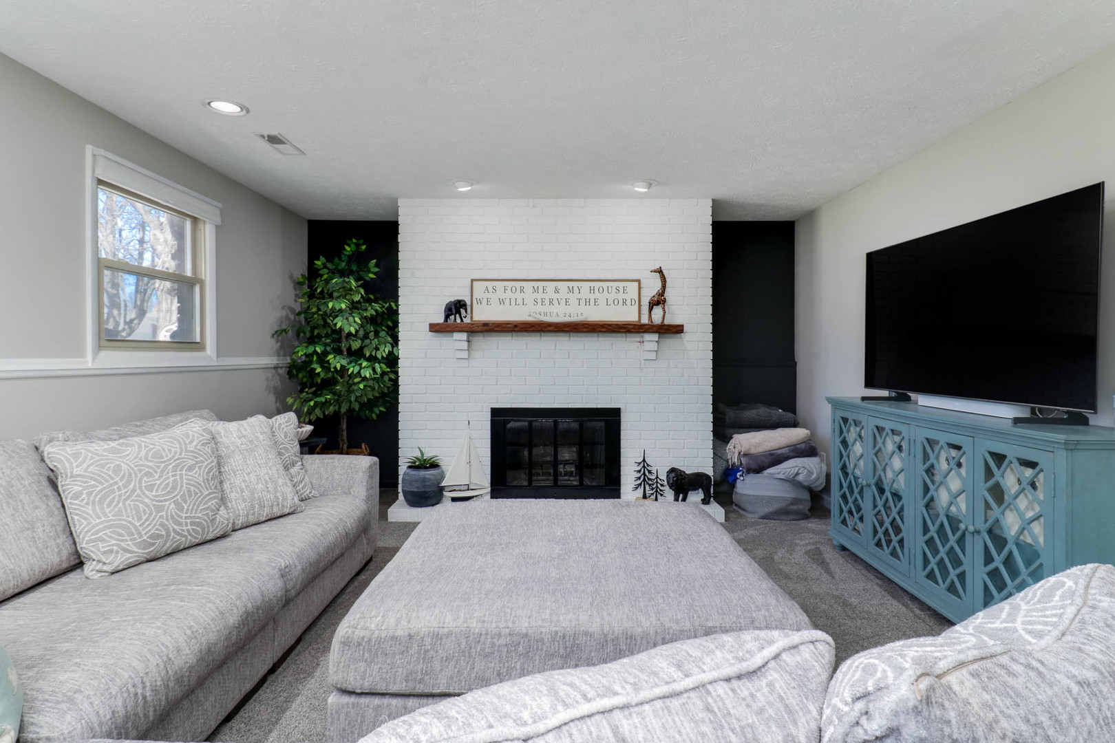 1305 Nicki Drive, Bloomington, IL 61704