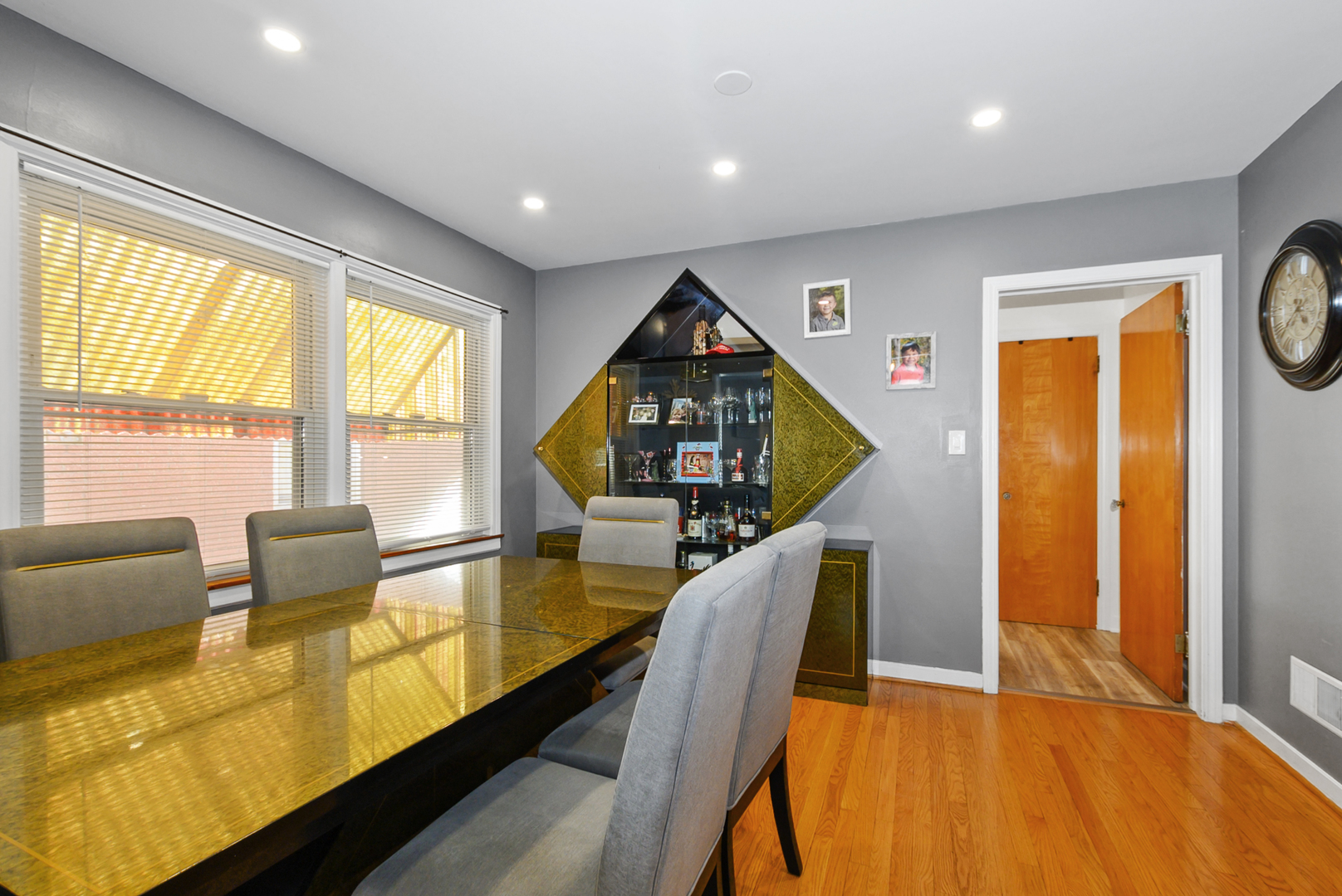 5622 N Kenneth Avenue, Chicago, IL 60646