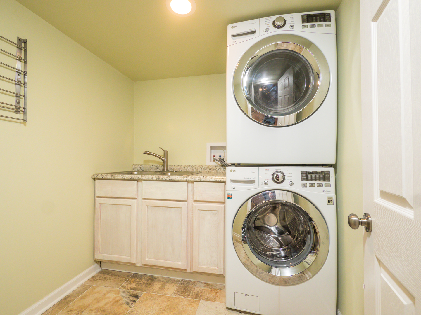 33 River Oaks Circle, Buffalo Grove, IL 60089