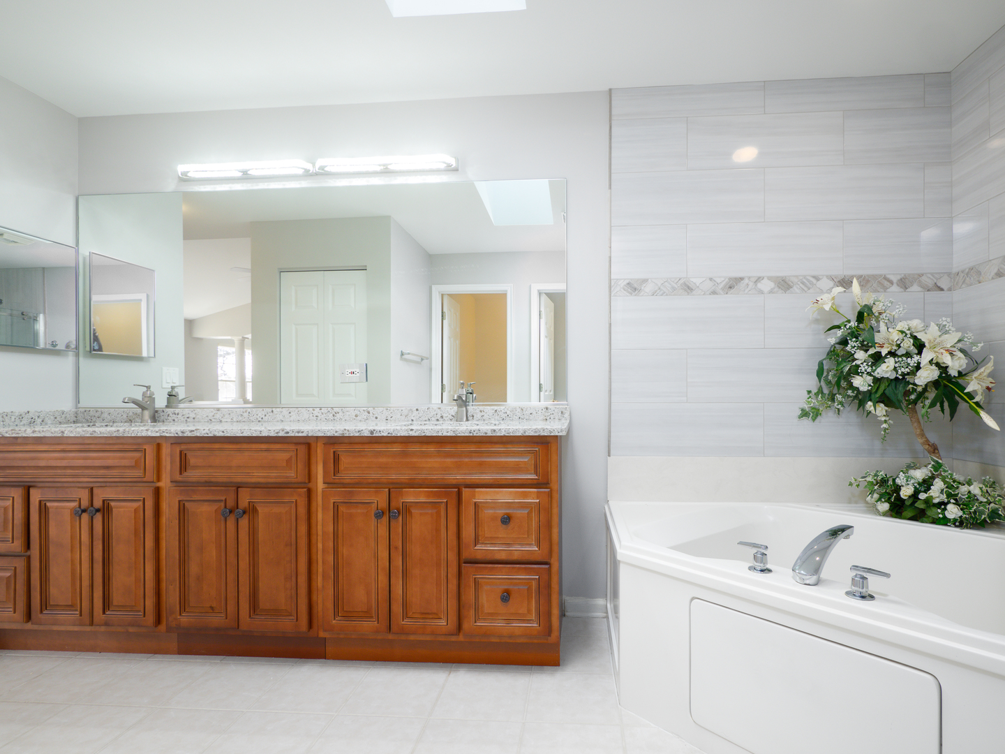 33 River Oaks Circle, Buffalo Grove, IL 60089