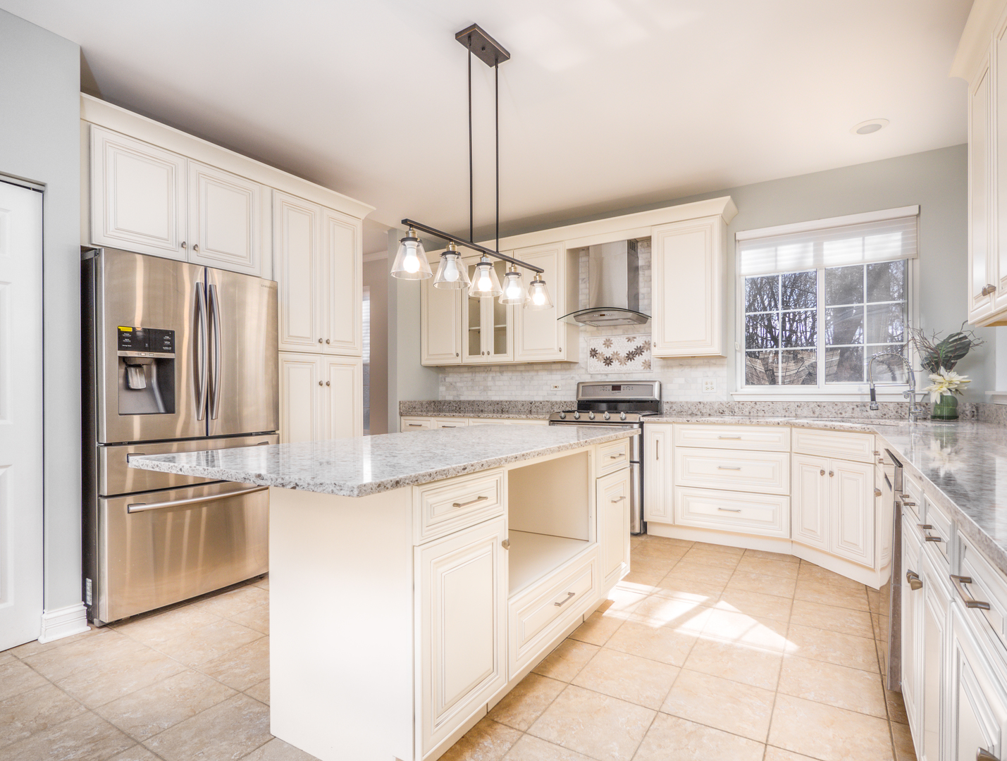 33 River Oaks Circle, Buffalo Grove, IL 60089