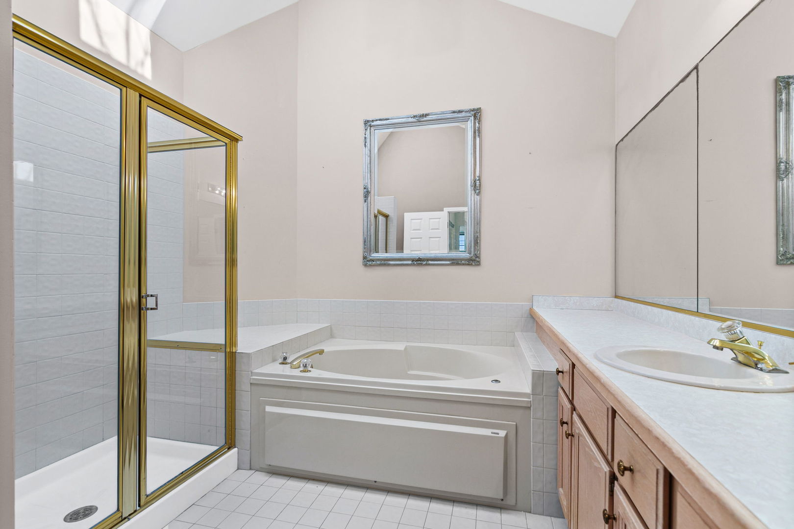 17527 W Stillwater Court, Gurnee, IL 60031