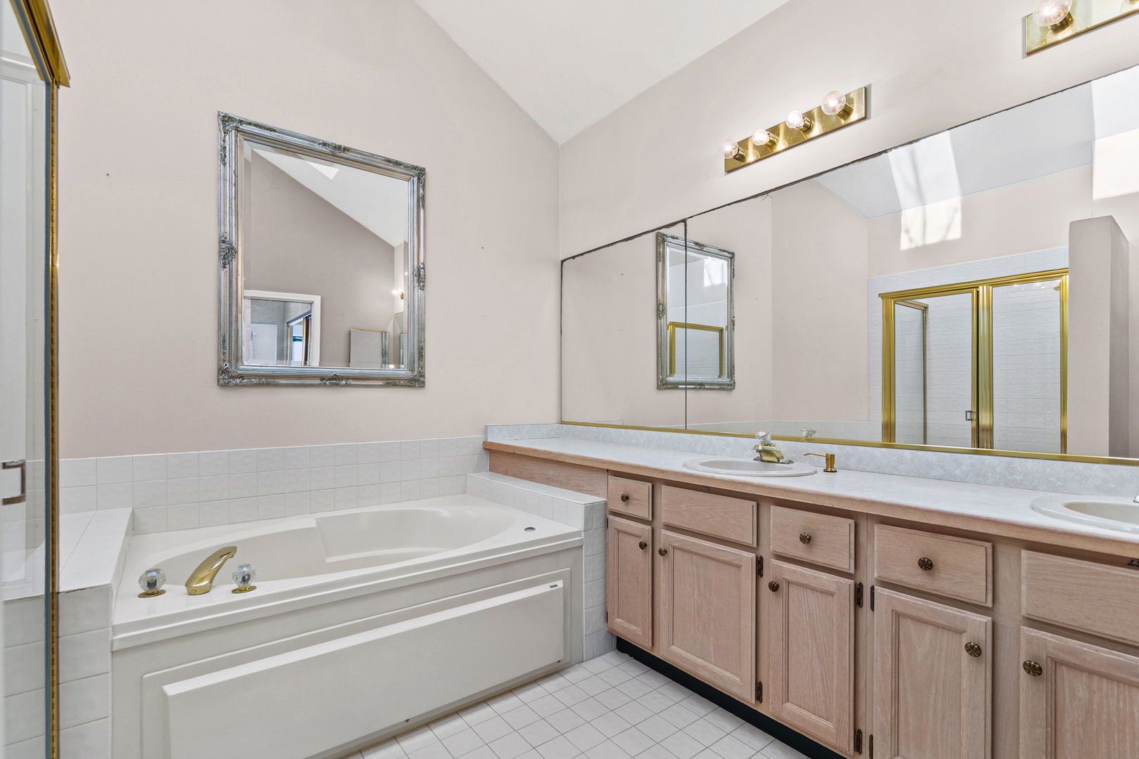 17527 W Stillwater Court, Gurnee, IL 60031