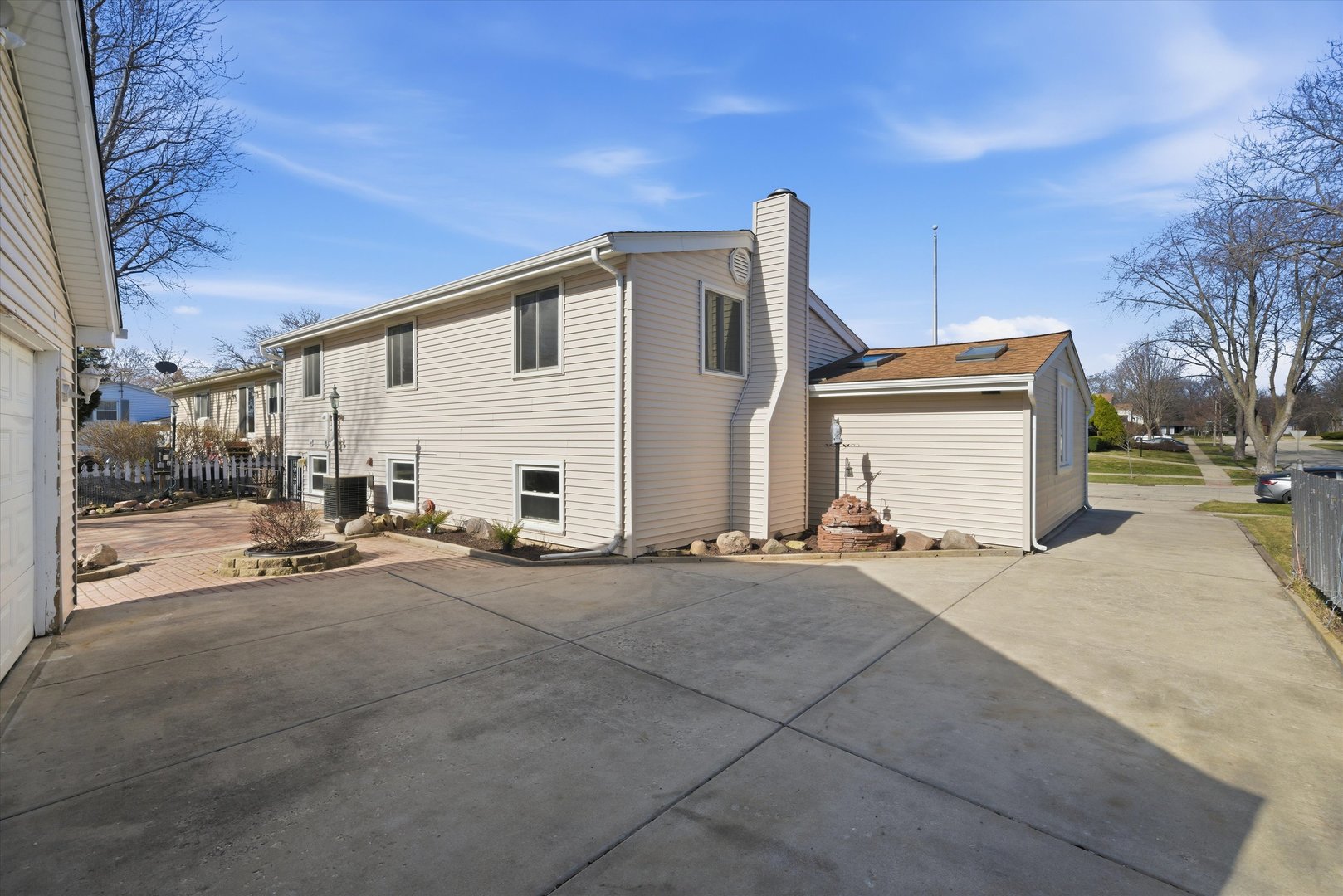 535 Weidner Road, Buffalo Grove, IL 60089