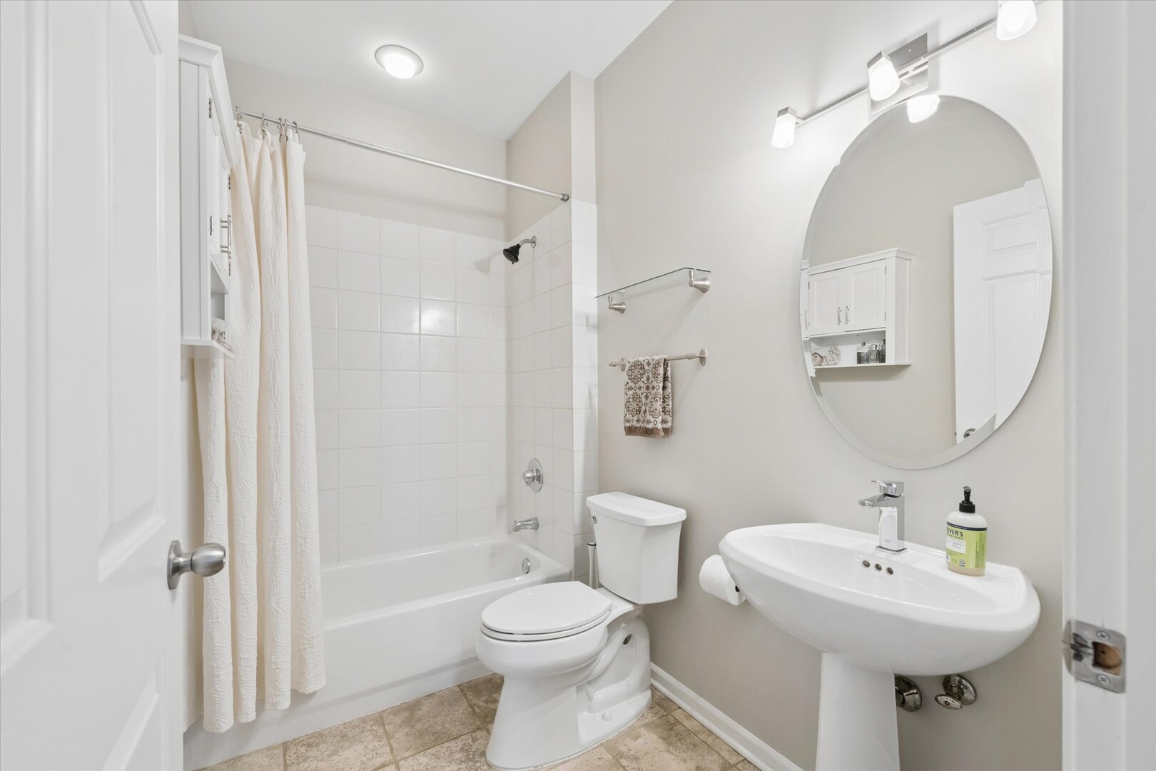 1555 W School Street #2B, Chicago, IL 60657