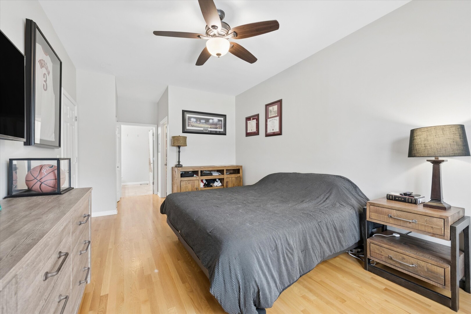 1555 W School Street #2B, Chicago, IL 60657