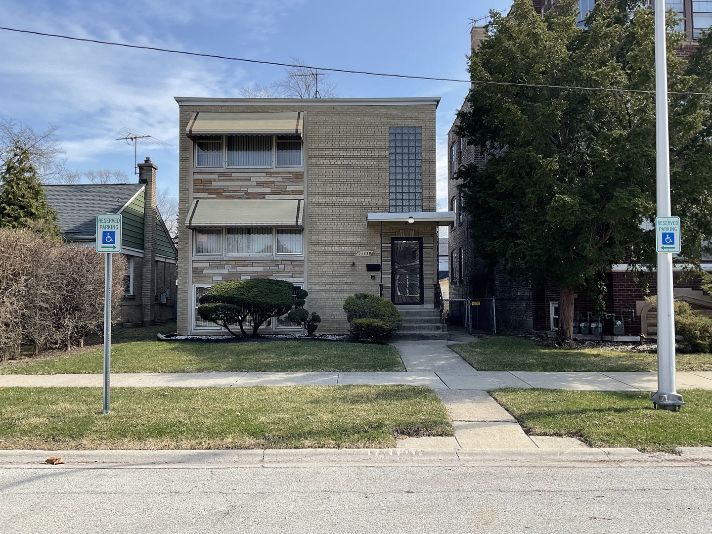 13839 S State Street, Riverdale, IL 60827