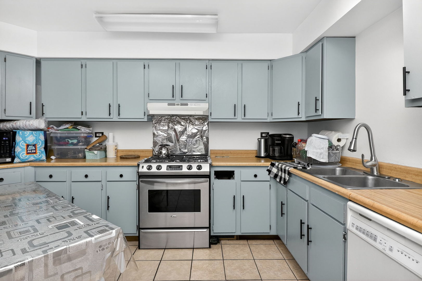 308 W Robinhood Way, Bolingbrook, IL 60440