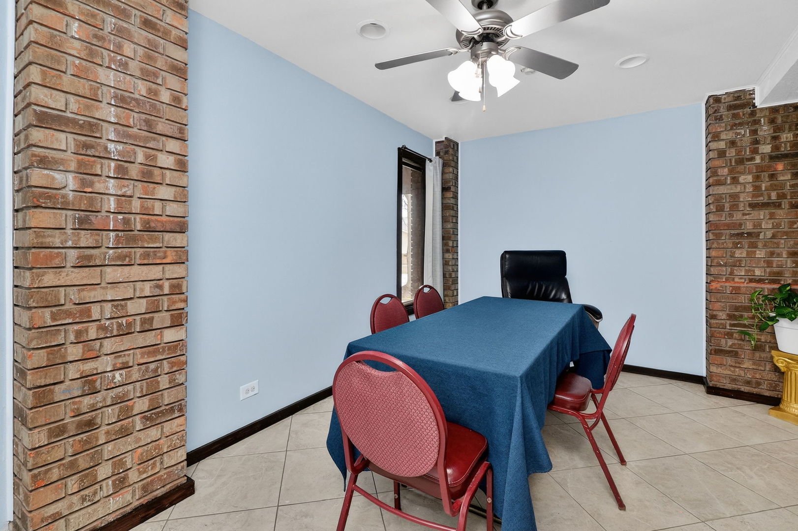 308 W Robinhood Way, Bolingbrook, IL 60440