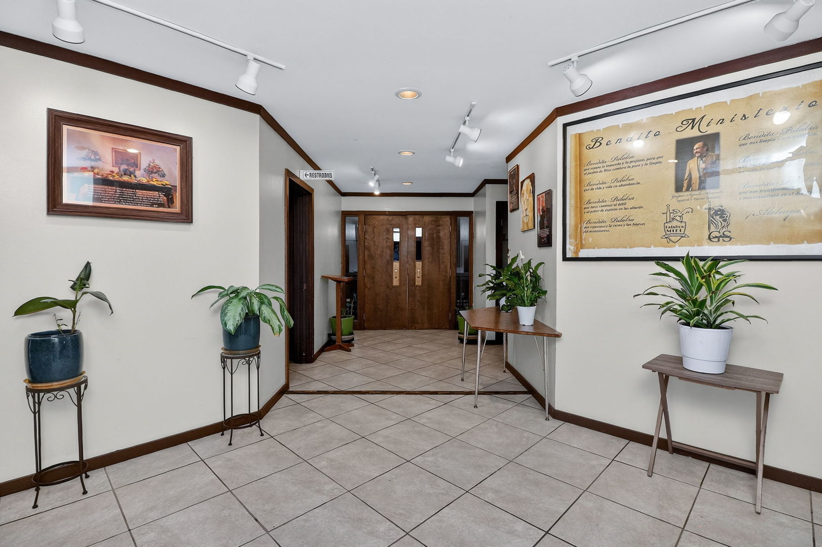 308 W Robinhood Way, Bolingbrook, IL 60440