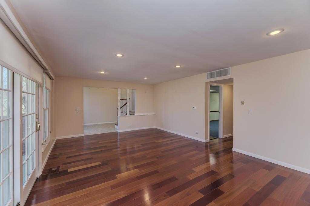 182 Lockwood Lane, Bloomingdale, IL 60108