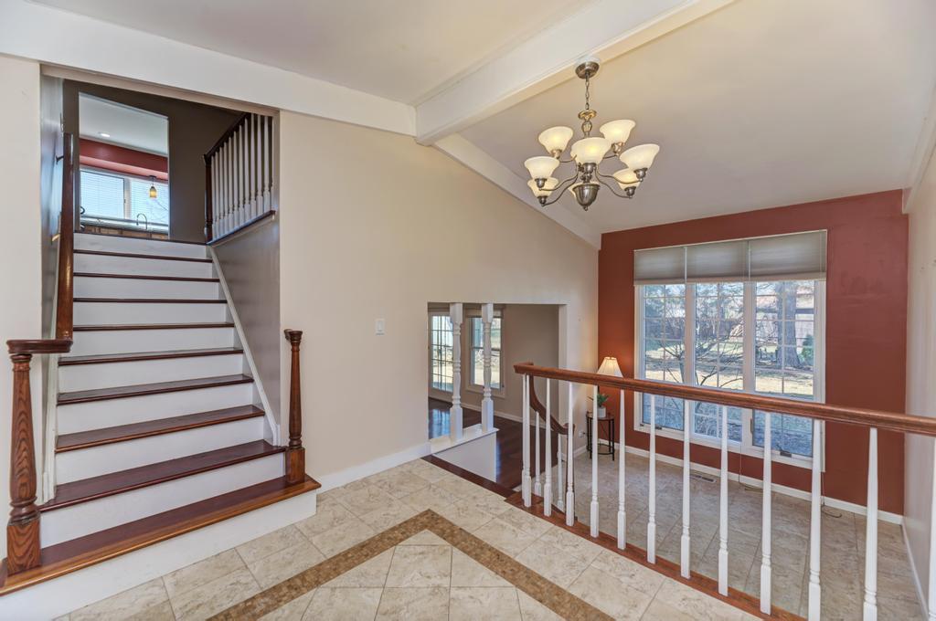 182 Lockwood Lane, Bloomingdale, IL 60108