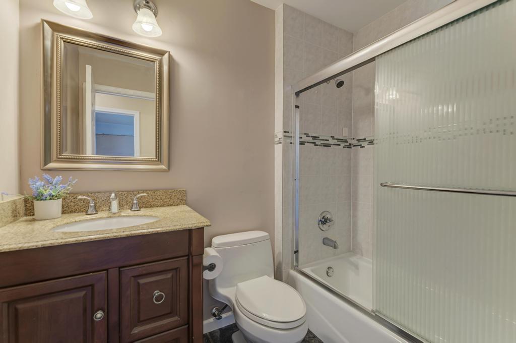 182 Lockwood Lane, Bloomingdale, IL 60108