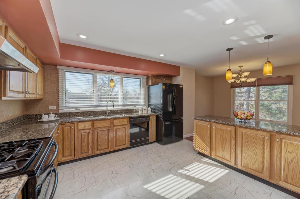 182 Lockwood Lane, Bloomingdale, IL 60108