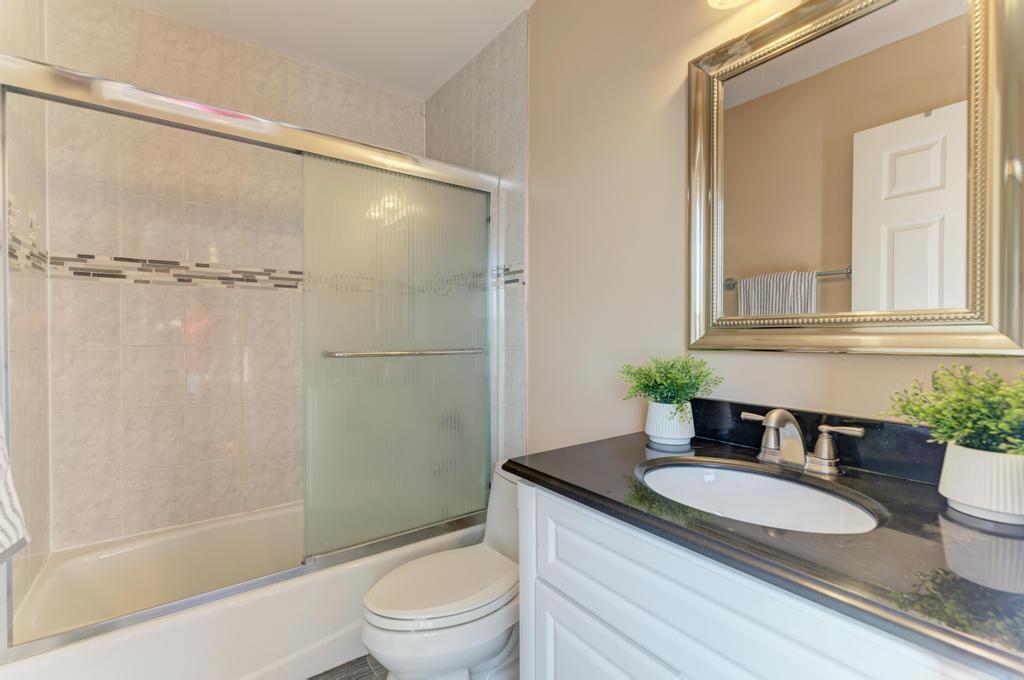 182 Lockwood Lane, Bloomingdale, IL 60108