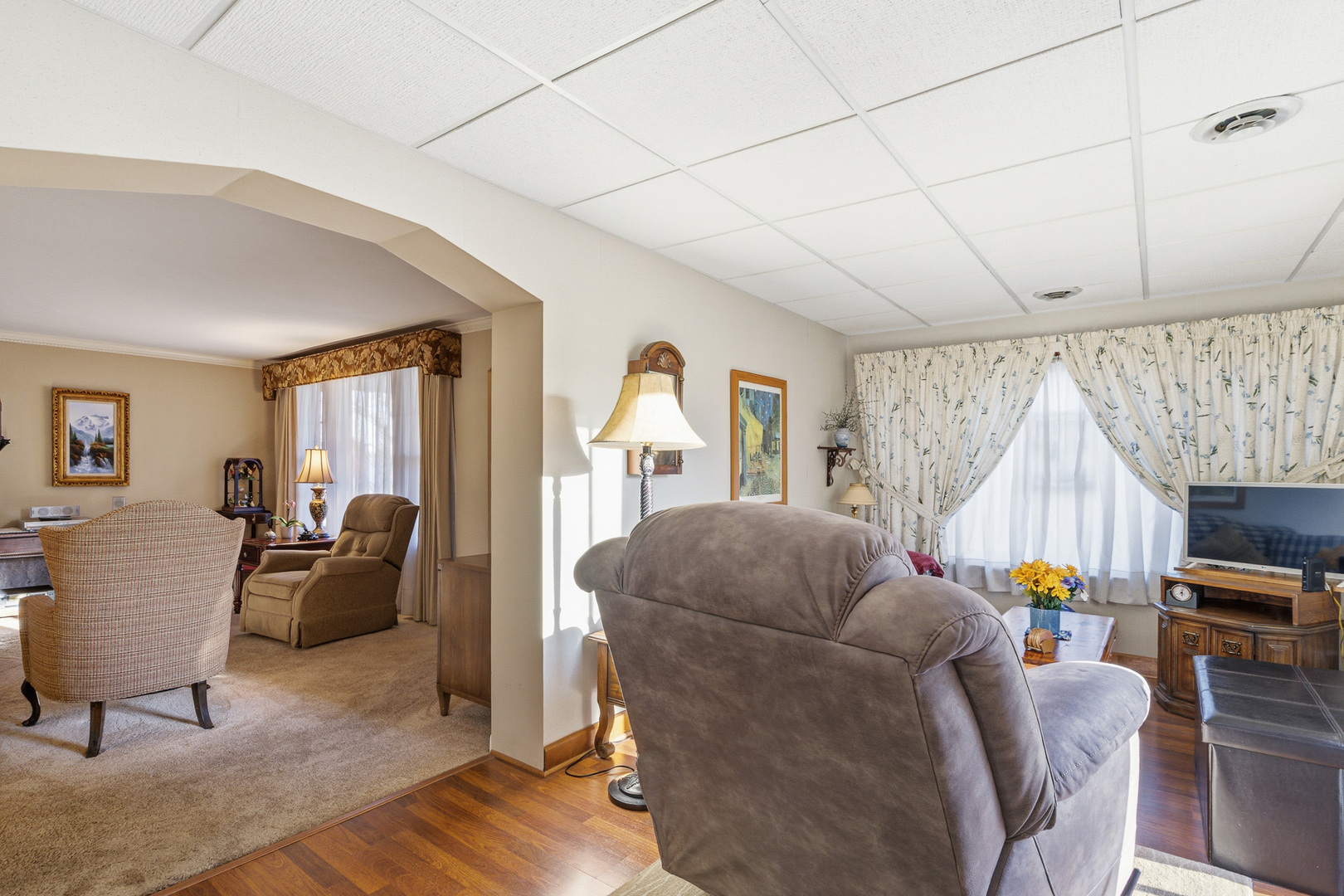 1010 W Elm Street, Arlington Heights, IL 60004