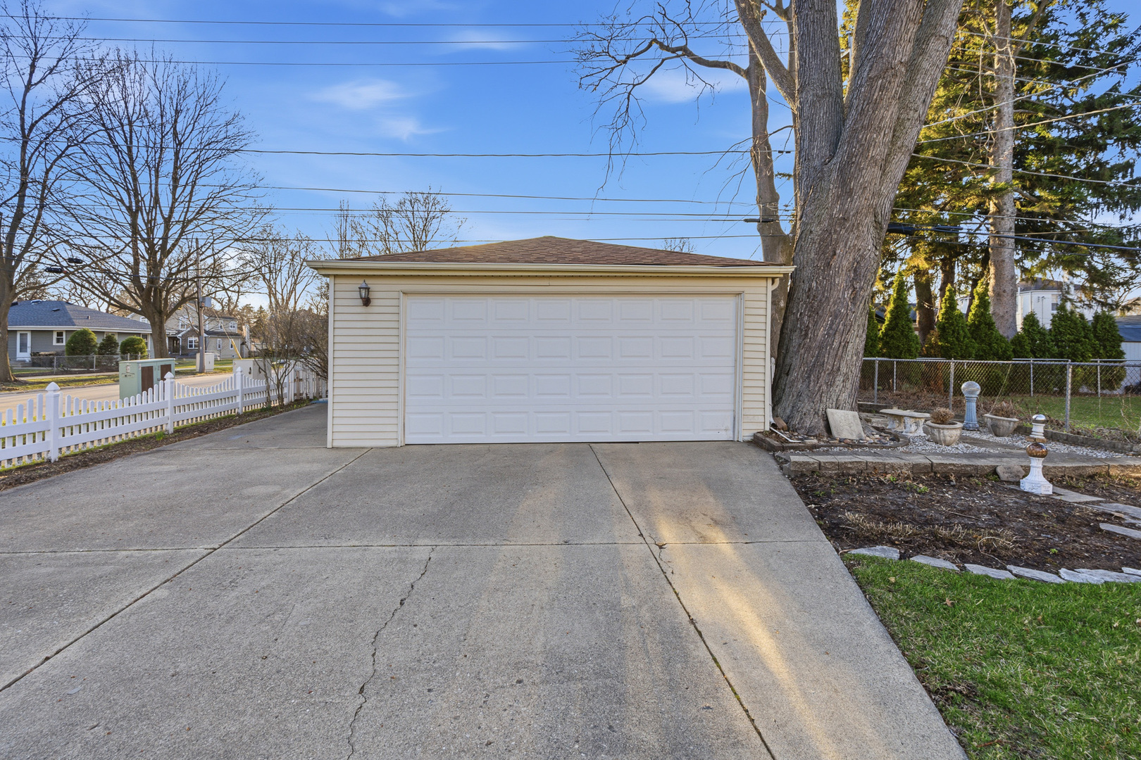 1010 W Elm Street, Arlington Heights, IL 60004