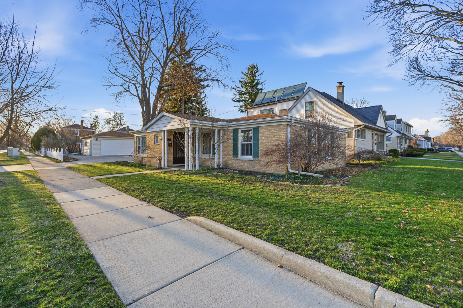 1010 W Elm Street, Arlington Heights, IL 60004