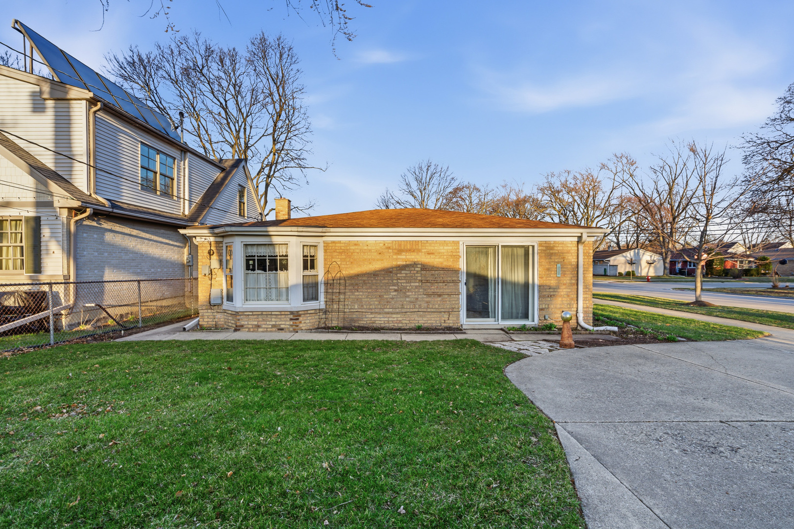 1010 W Elm Street, Arlington Heights, IL 60004