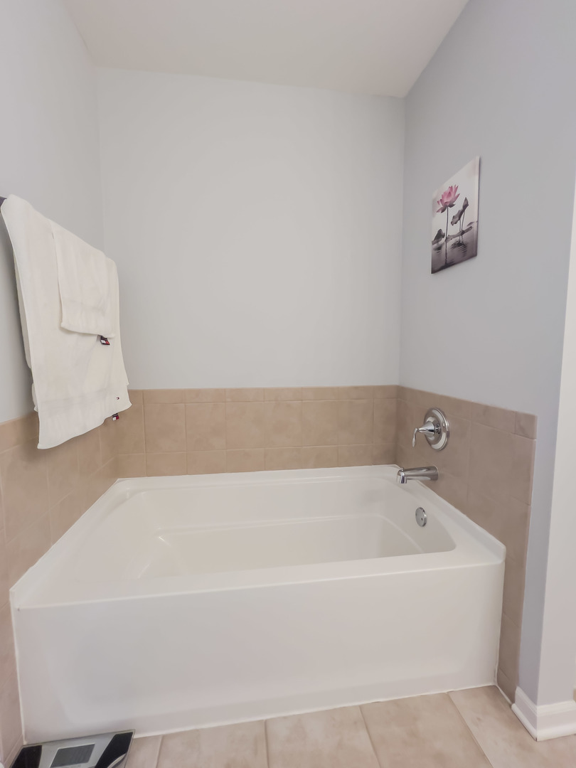 8946 Disbrow Street #8946, Huntley, IL 60142