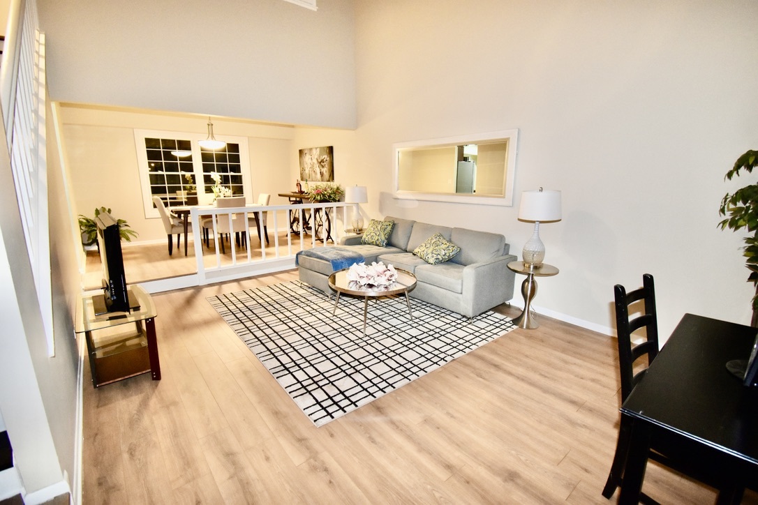 651 White Court, Gurnee, IL 60031