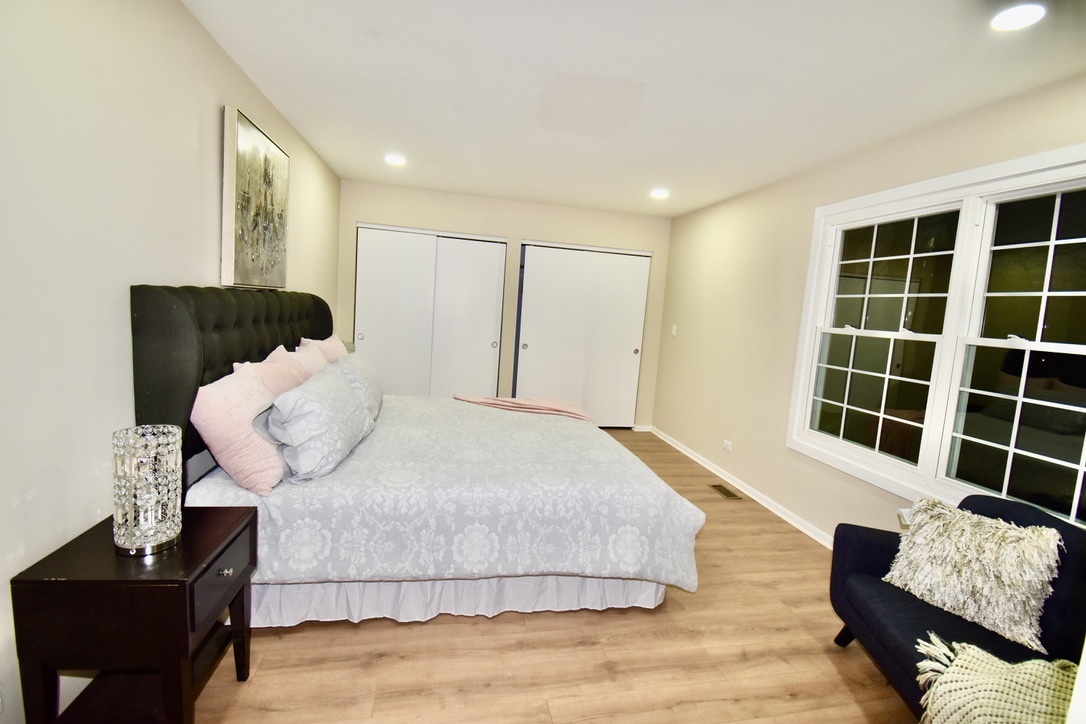 651 White Court, Gurnee, IL 60031