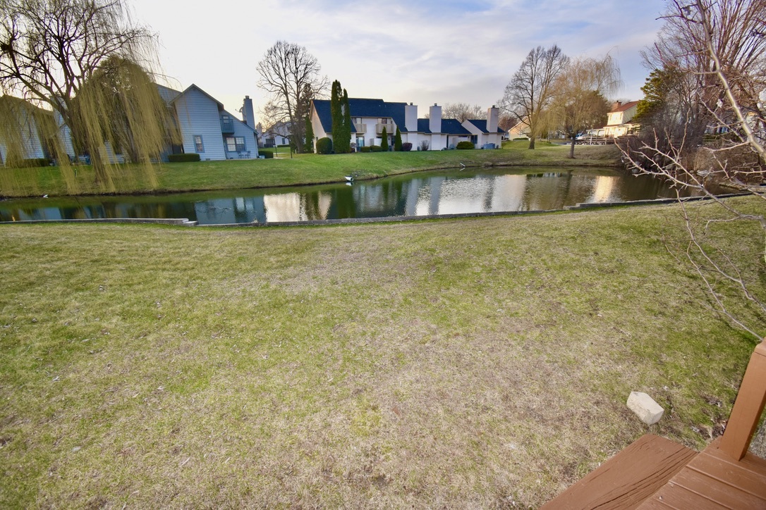 651 White Court, Gurnee, IL 60031