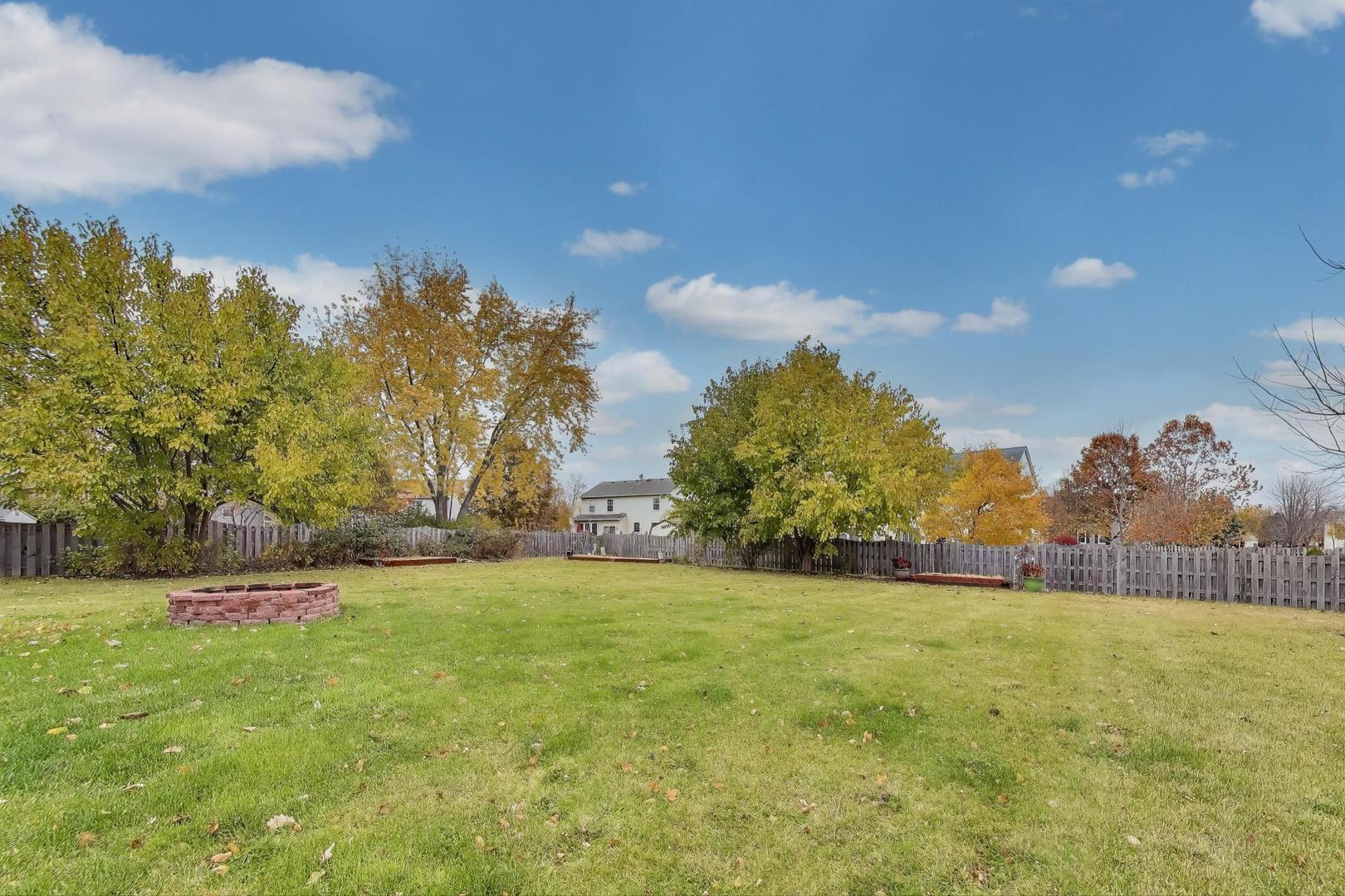 697 Providence Lane, Lindenhurst, IL 60046