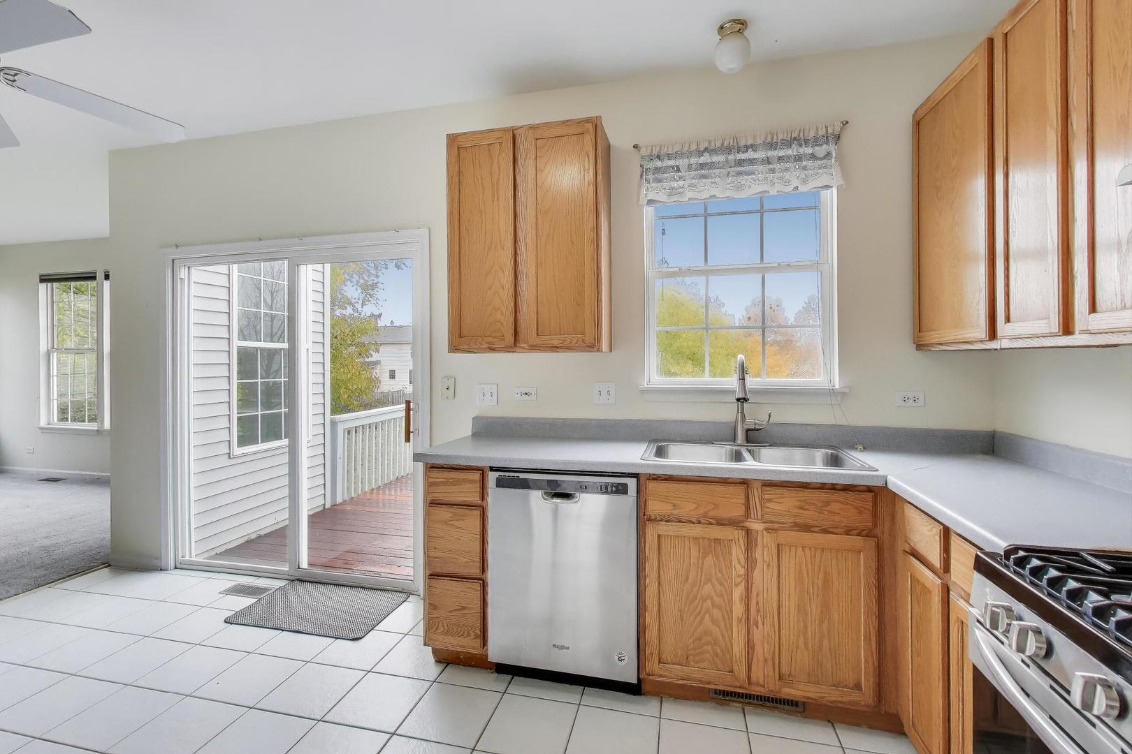 697 Providence Lane, Lindenhurst, IL 60046