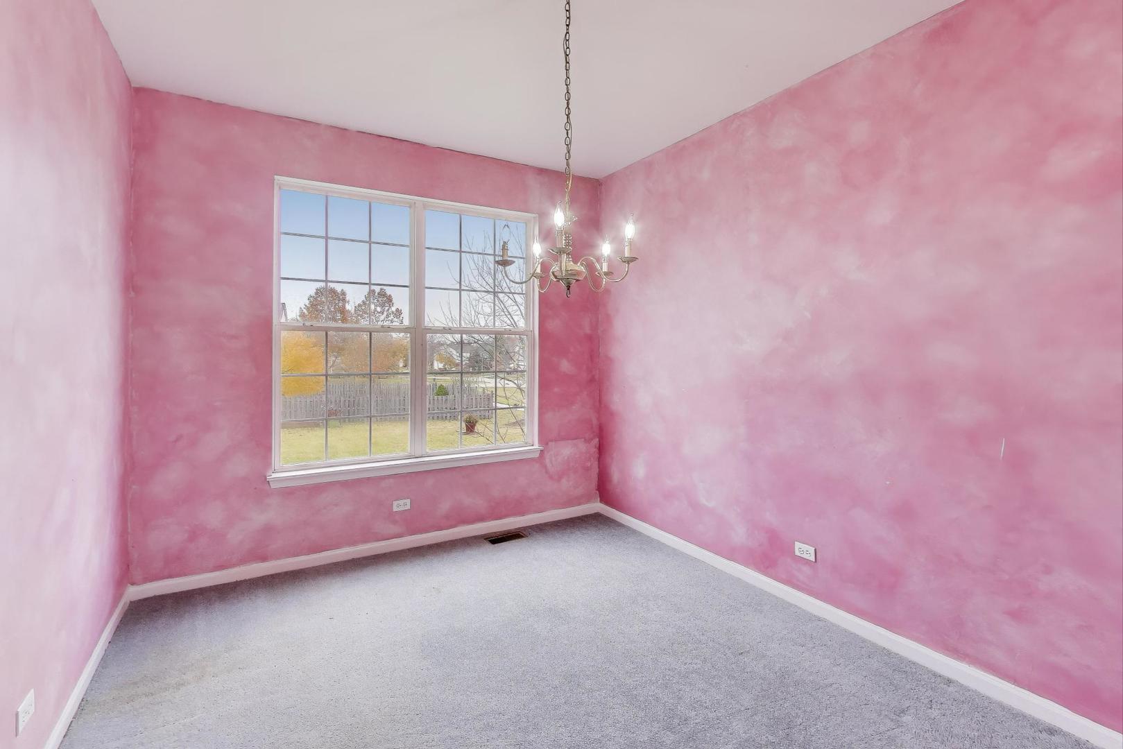 697 Providence Lane, Lindenhurst, IL 60046