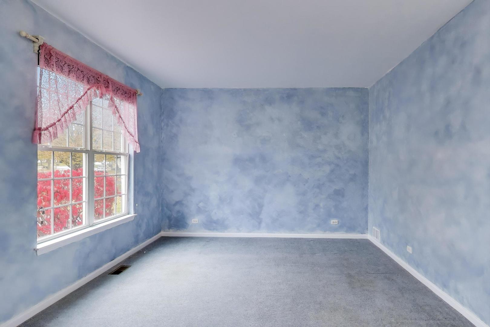 697 Providence Lane, Lindenhurst, IL 60046