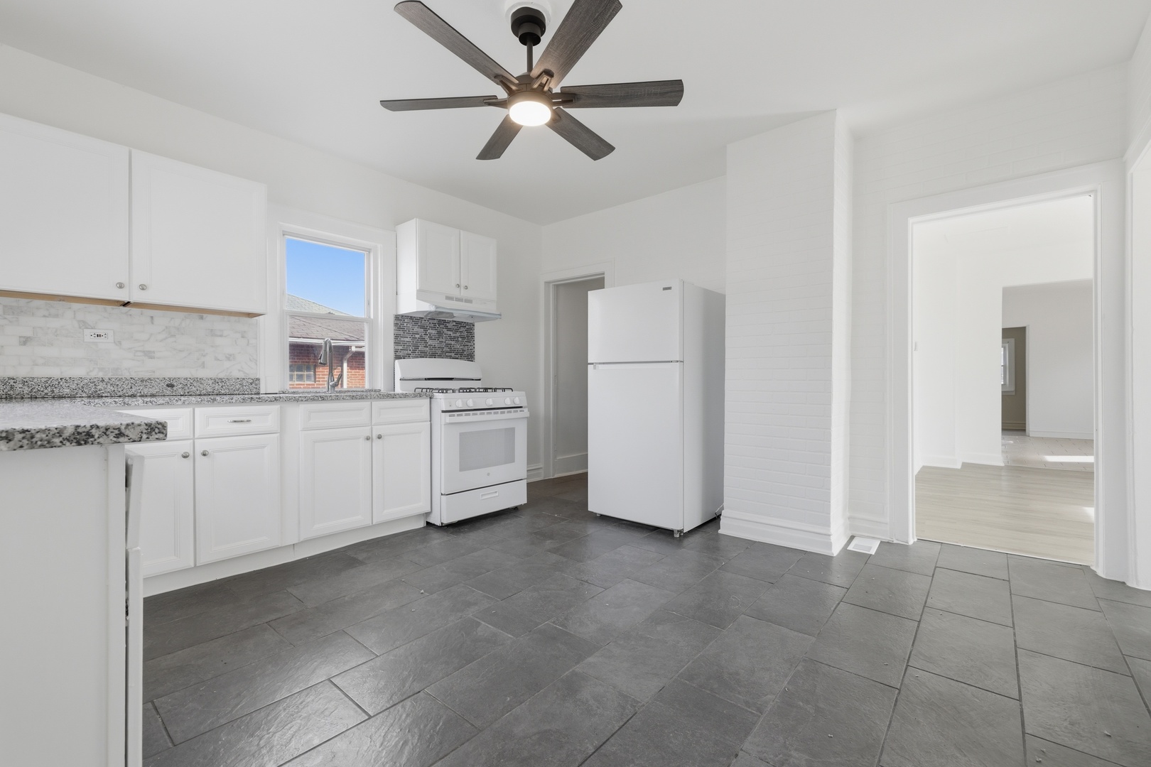 52 Wisconsin Avenue, Waukegan, IL 60085