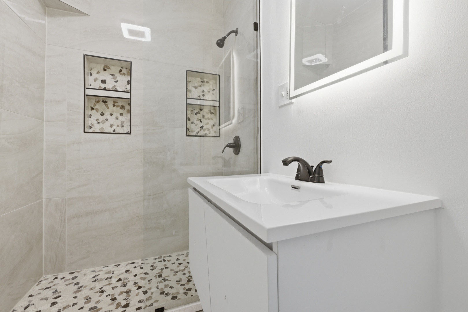 52 Wisconsin Avenue, Waukegan, IL 60085