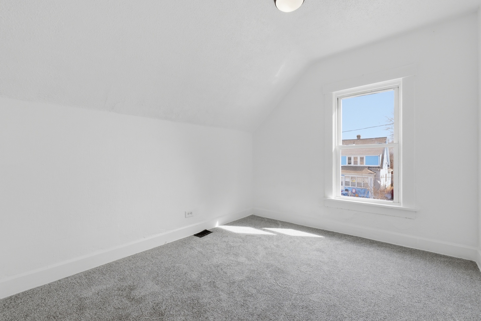 52 Wisconsin Avenue, Waukegan, IL 60085