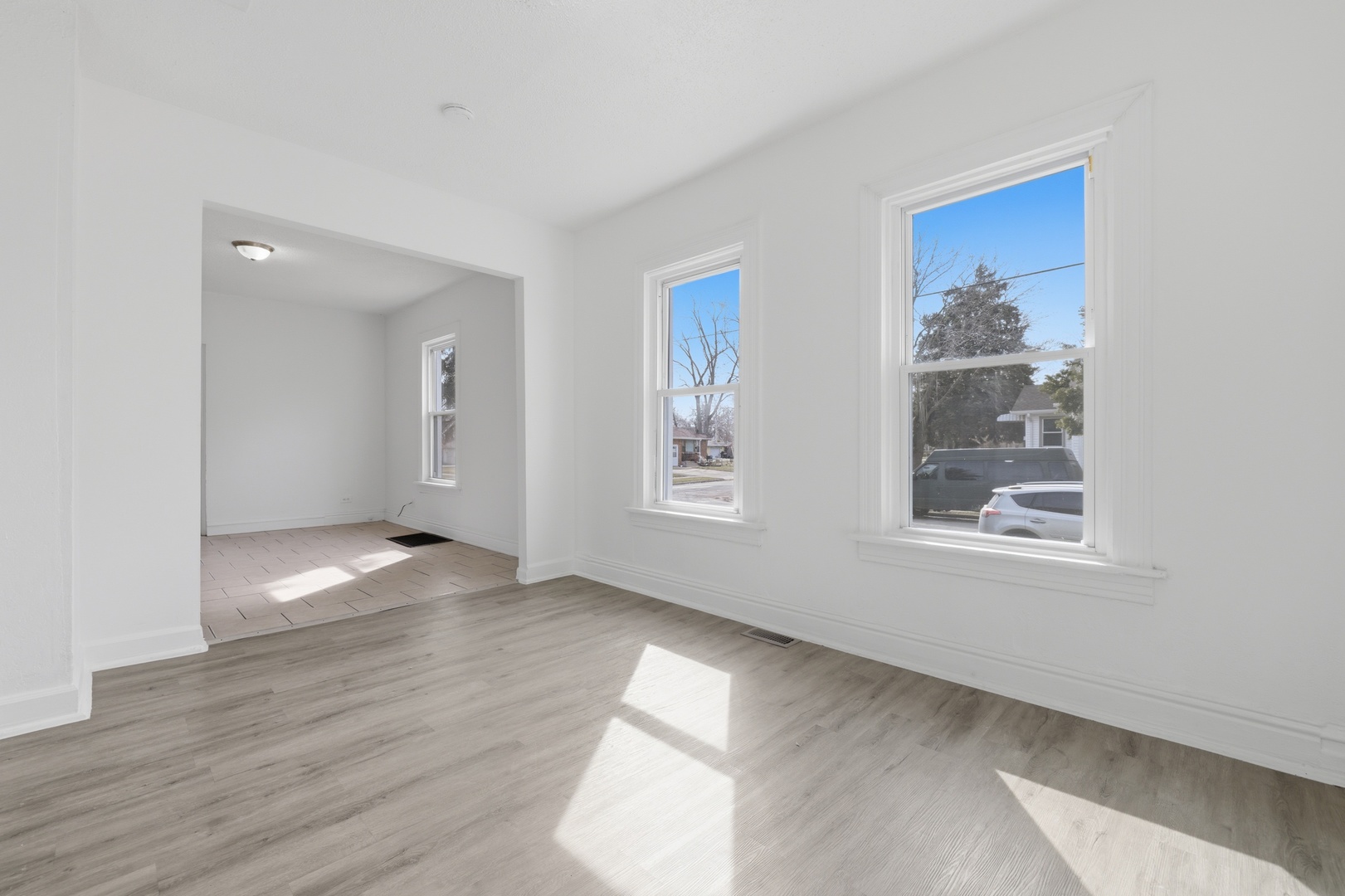 52 Wisconsin Avenue, Waukegan, IL 60085