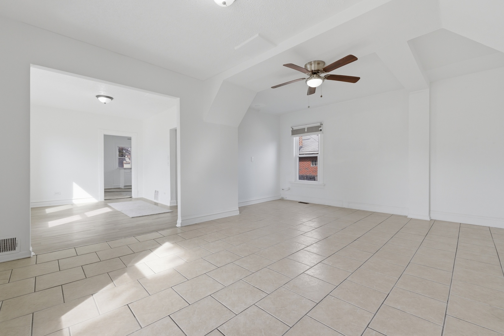 52 Wisconsin Avenue, Waukegan, IL 60085