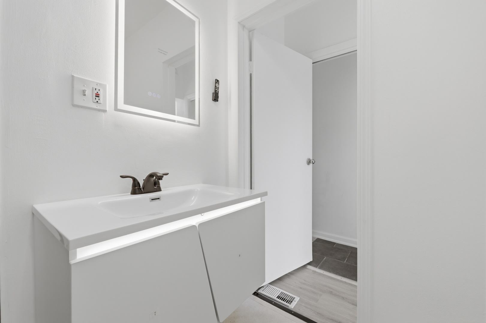 52 Wisconsin Avenue, Waukegan, IL 60085