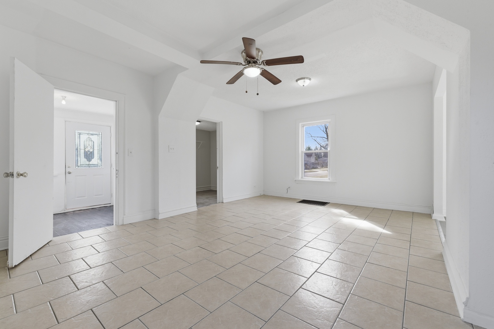 52 Wisconsin Avenue, Waukegan, IL 60085