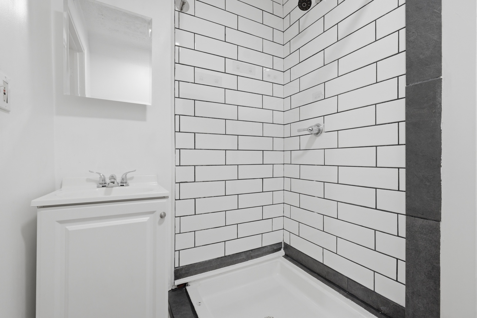 52 Wisconsin Avenue, Waukegan, IL 60085