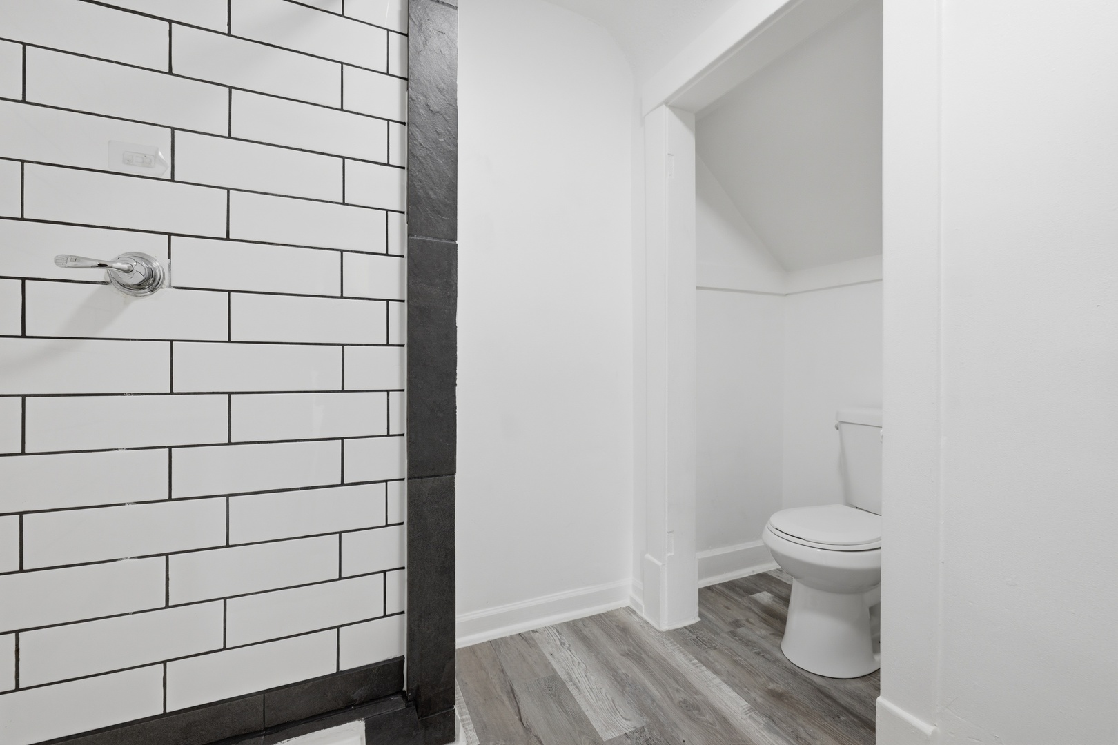 52 Wisconsin Avenue, Waukegan, IL 60085