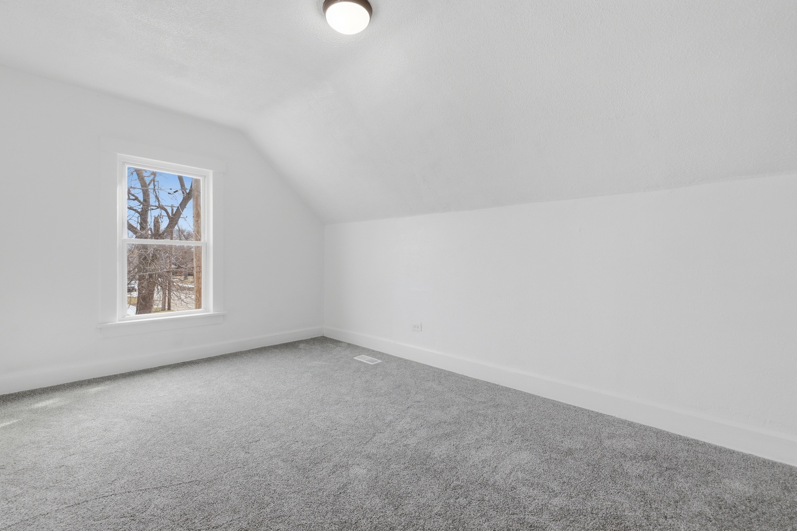 52 Wisconsin Avenue, Waukegan, IL 60085