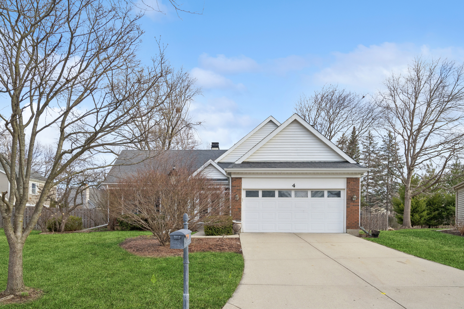 4 Athens Court, Vernon Hills, IL 60061