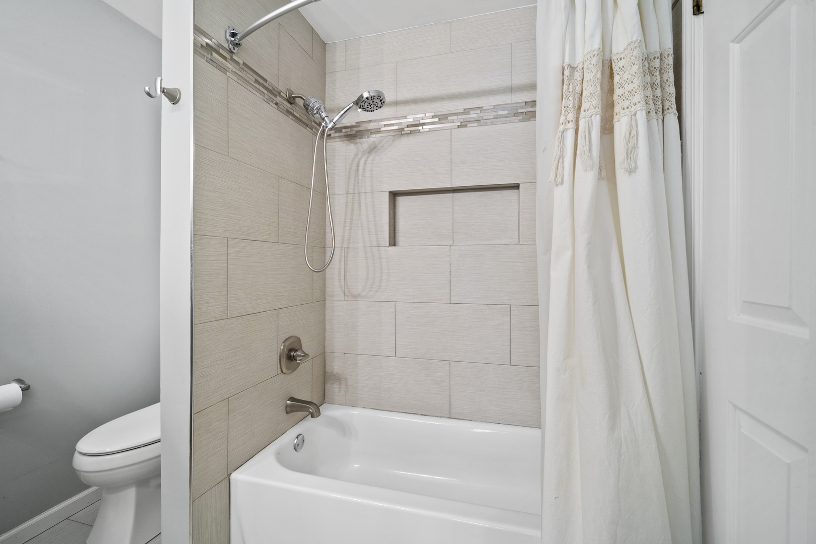 4 Athens Court, Vernon Hills, IL 60061